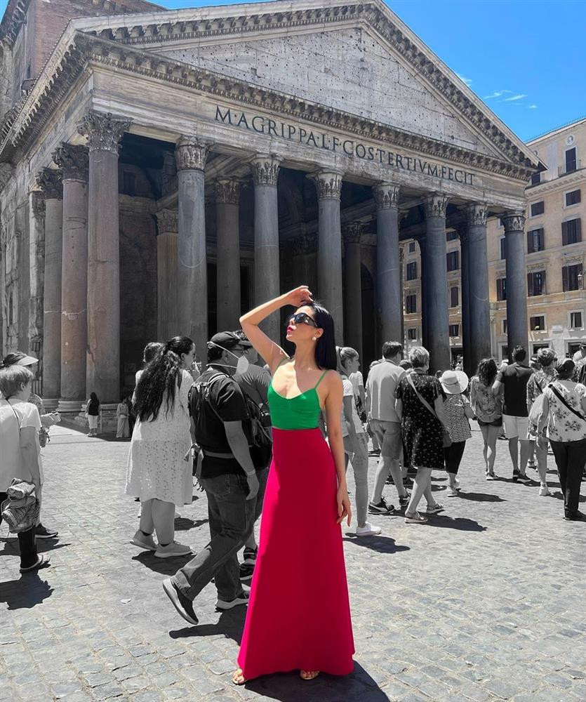 Lệ Quyên gầy đáng báo động: Má hốc, vòng 1 phẳng lì - Hình 6 Le Quyen gay dang bao dong: Ma hoc, vong 1 phang li-Hinh-6