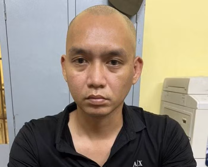 Bi nhac di chuyen tranh tac duong, tai xe o to rut sung ban uy hiep