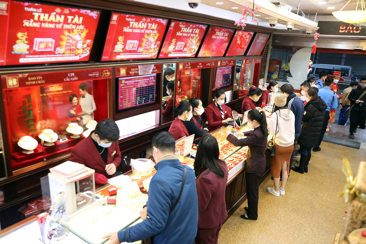 Gia vang hom nay 3/6: USD quay dau giam, vang tang du doi