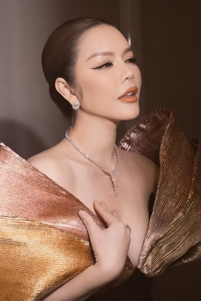 Nghe si Viet chuc mung Ngay Bao chi cach mang Viet Nam 21/6