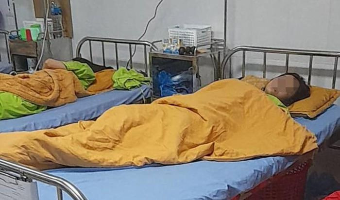 Hoc sinh gioi cap huyen va ban bi 'danh hoi dong' sau le tong ket nam hoc-Hinh-2