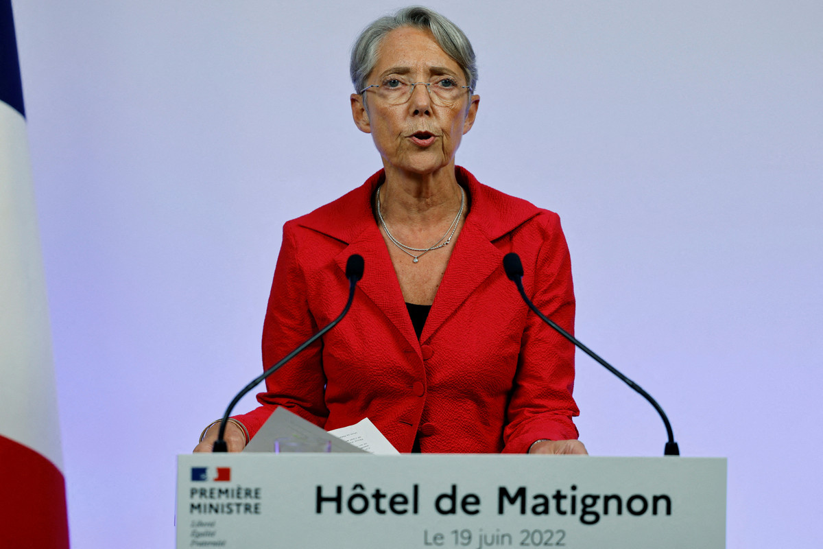 Thu tuong Phap xin tu chuc, Tong thong Macron bac don