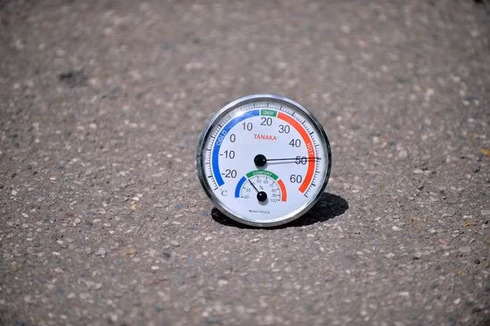 Ha Noi: Nhiet do ngoai troi 50 do C, nguoi lao dong van muot mai muu sinh-Hinh-3