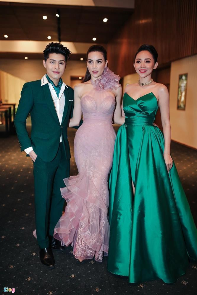 Toc Tien - Ho Ngoc Ha chung khung hinh: Ai dep hon?-Hinh-5