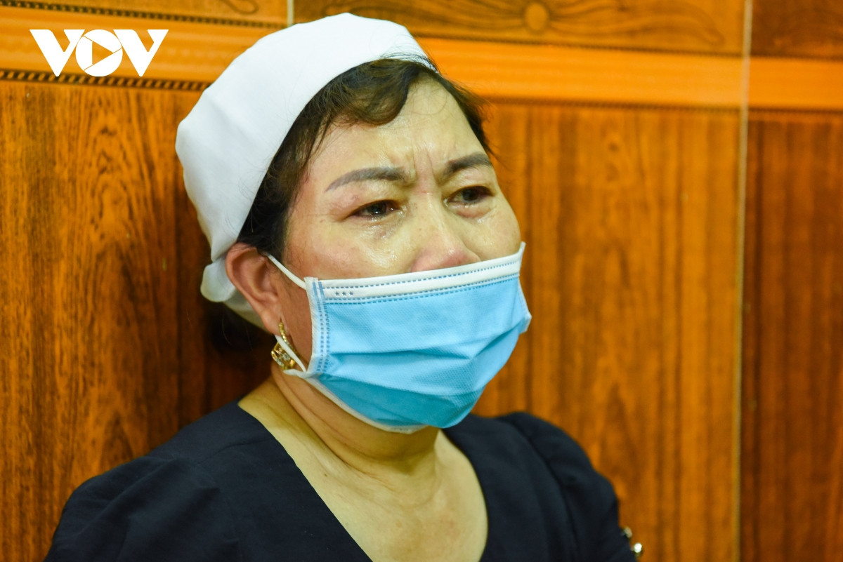 “Gia đình tôi rất bức xúc với tài xế đã uống rượu mà vẫn điều khiển xe rồi gây tai nạn nghiêm trọng. Đề nghị cơ quan chức năng xem xét giải quyết đúng thẩm quyền theo quy định của pháp luật. Cháu trai tôi còn đang đi học không biết tương lai sẽ như thế nào khi bố, mẹ, em gái đều ra đi mãi mãi”- anh Phong bức xúc nói.