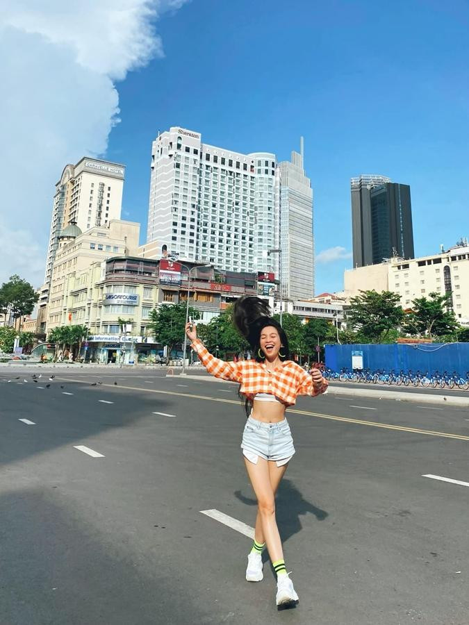 Hien Thuc 41 tuoi van nghien quan short ngan chua den 1 gang tay-Hinh-5