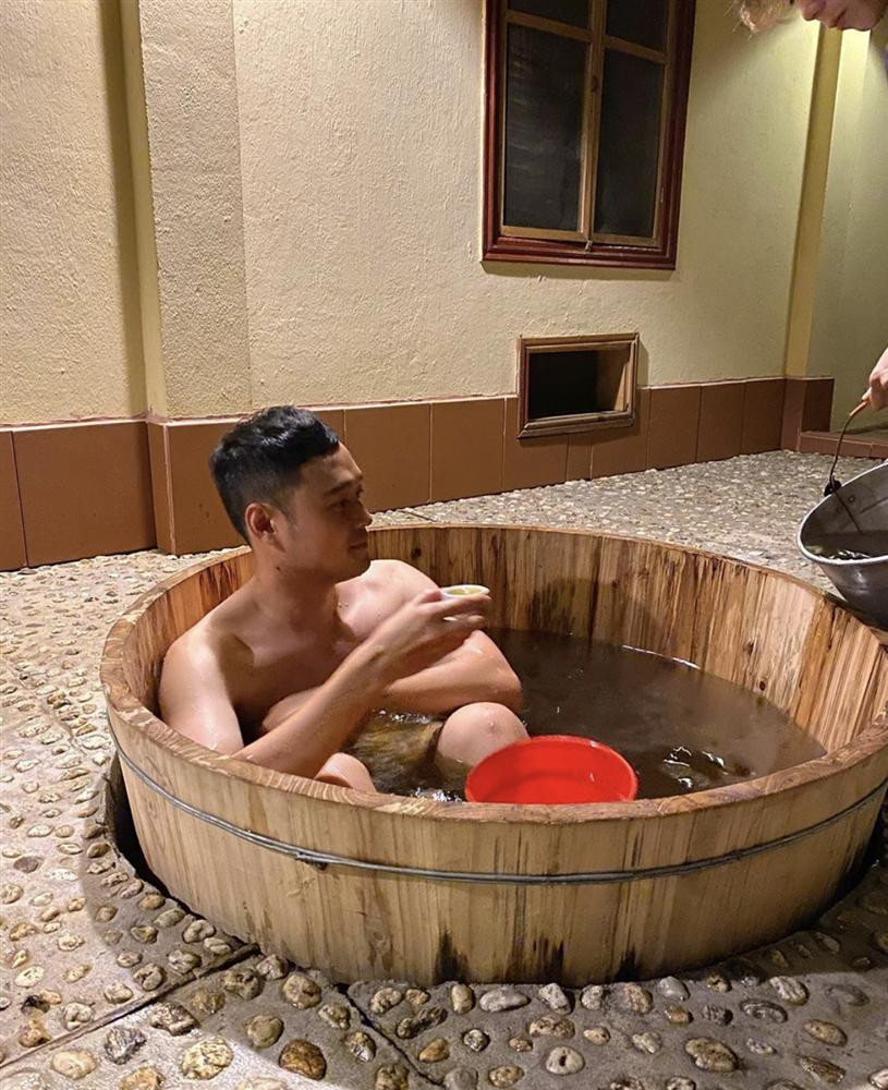 Dang clip tam tien, Quang Vinh bi dan mang hoi 1.001 cau kho-Hinh-4