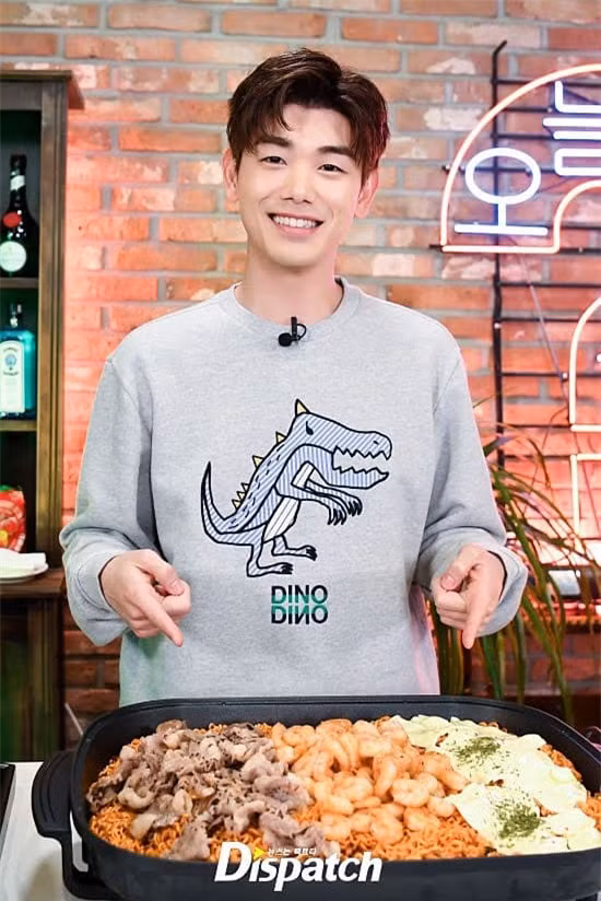 Eric Nam từng tiết lộ trên Twitter rằng anh bị dị ứng với táo.