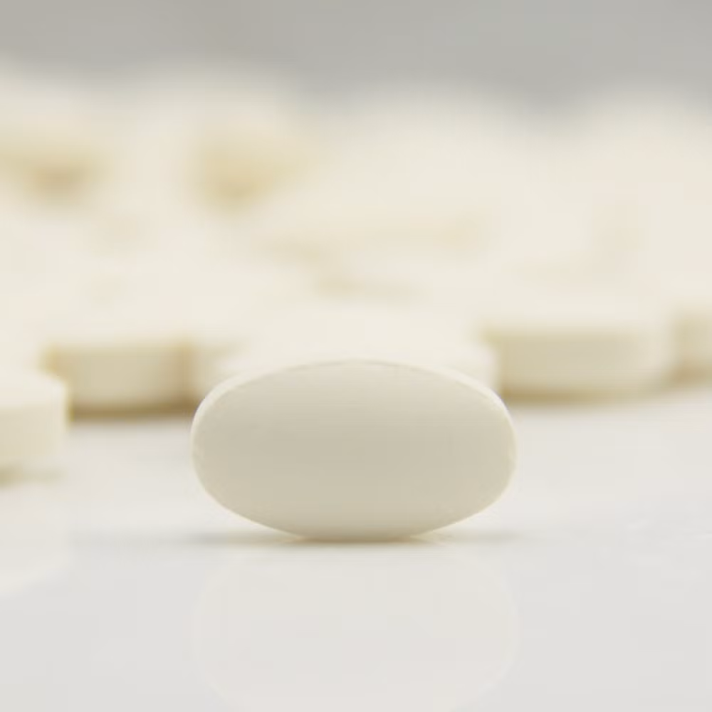 Hàm luợng (liều lượng) collagen dùng trong một lần sử dụng? Cũng quan trọng tương tự như tỉ lệ % collagen trong sản phẩm, bạn cần biết hàm lượng collagen chứa đựng trong mỗi viên là bao nhiêu? Để từ đó biết được “liều” dùng trong ngày. Trung bình một người bình thường cần khoảng 1000 mg collagen/ ngày.