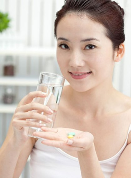 Sử dụng đúng liều lượng quy định, tránh trường hợp tin tưởng sử dụng quá liều với suy nghĩ bồi dưỡng nhiều thì công dụng loại thực phẩm chức năng sẽ nhanh hơn, như vậy sẽ gây ra tác dụng phụ vì viên uống bổ nếu dùng nhiều cũng sẽ tăng lượng độc tố trong các bộ phận cơ thể.