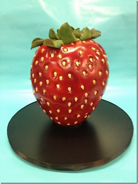 Bánh trái dâu tây ngọt ngào, ngon mắt.