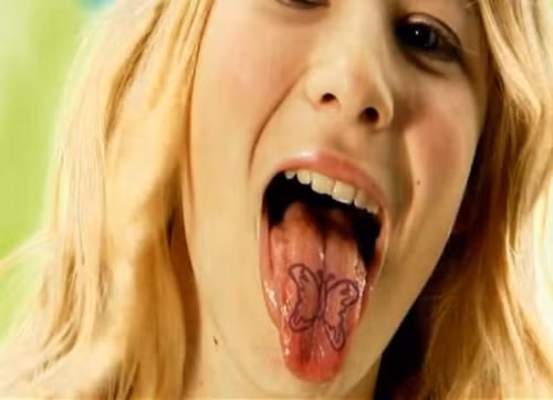 Xăm lưỡi cũng như mốt rạch tay của dân Emo, dễ gặp tai biến trong quá trình tự hành xác.