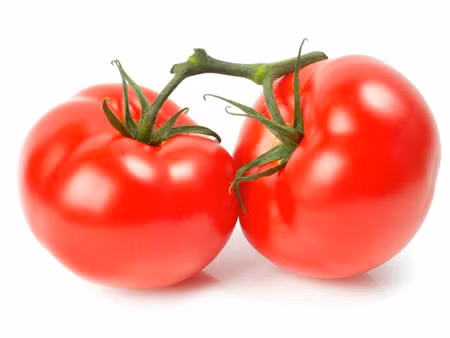 Cà chua. Nếu không may có vùng nách nặng mùi lâu ngày, bạn nên tắm bồn hàng ngày với nước pha cùng khoảng 3-4 cốc nước ép cà chua trong 15-20 phút. Sau đó tắm sơ lại bằng nước sạch.