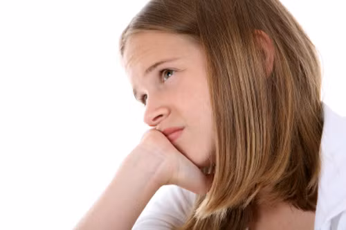 Làm chậm chu kỳ kinh nguyệt: Uống thuốc đi kèm với cắt giảm khẩu phần ăn hay ăn kiêng dẫn đến trọng lượng cơ thể giảm quá nhanh gây ra tắc nguyệt san vì trong một thời kỳ con gái. Giảm béo không khoa học, hàm lượng mỡ quá ít sẽ làm chậm xuất hiện kinh nguyệt, hoặc với những người đã có kinh nguyệt, có thể sẽ bị rối loạn kinh nguyệt hoặc bị tắc kinh.