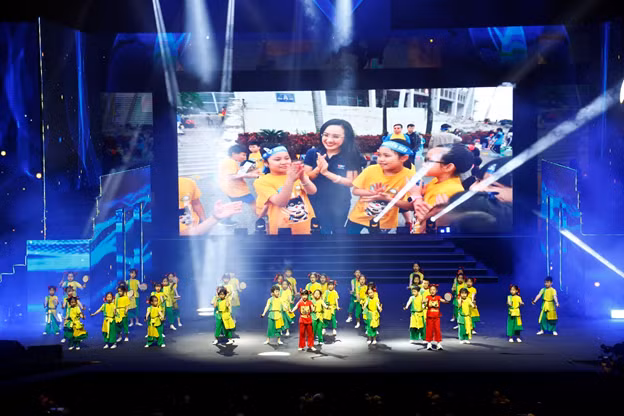 Truong Nguyen Sieu don nhan Huan chuong Lao dong hang Nhat-Hinh-3