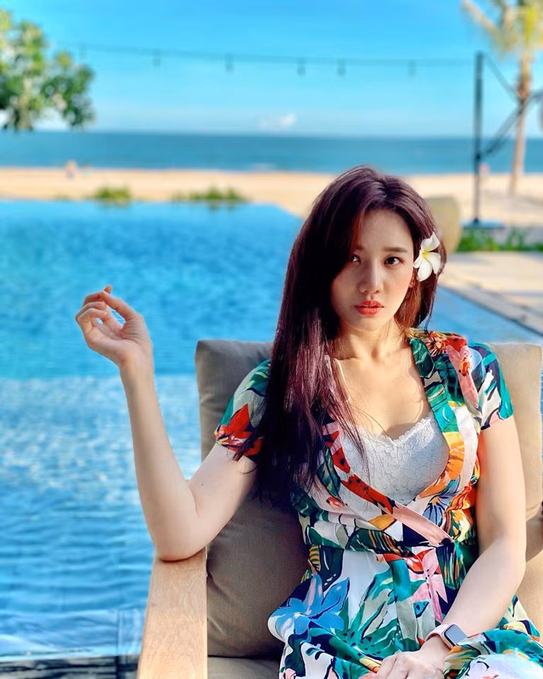 Vợ chồng Trấn Thành cùng một số bạn bè thân thiết đang có kỳ nghỉ tại biển Hồ Tràm nhân sinh nhật của Hari Won.