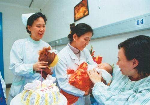 Em be sinh ra co nhung dac diem nay se lon len khoe manh