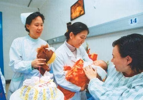 Em be sinh ra co nhung dac diem nay se lon len khoe manh