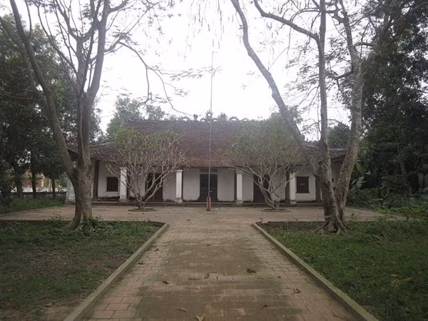 Nho mot bai tho ma duoc vua an xa an “cam thi suot doi”