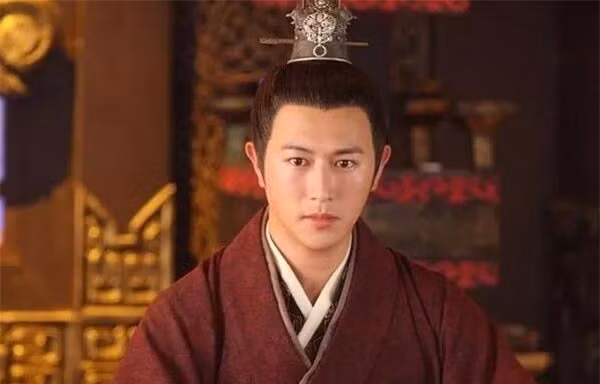 Tien doan ky la cua Hua Phu voi 2 can than cua Han Van De-Hinh-6