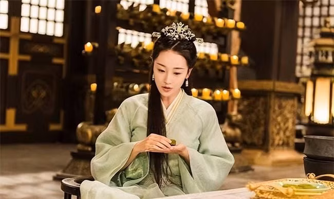 Tien doan ky la cua Hua Phu voi 2 can than cua Han Van De-Hinh-2