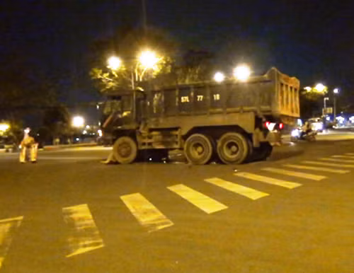 Hiện trường vụ tai nạn làm chị Chani Cawood (24 tuổi, quốc tịch Nam Phi) tử vong tại chỗ.