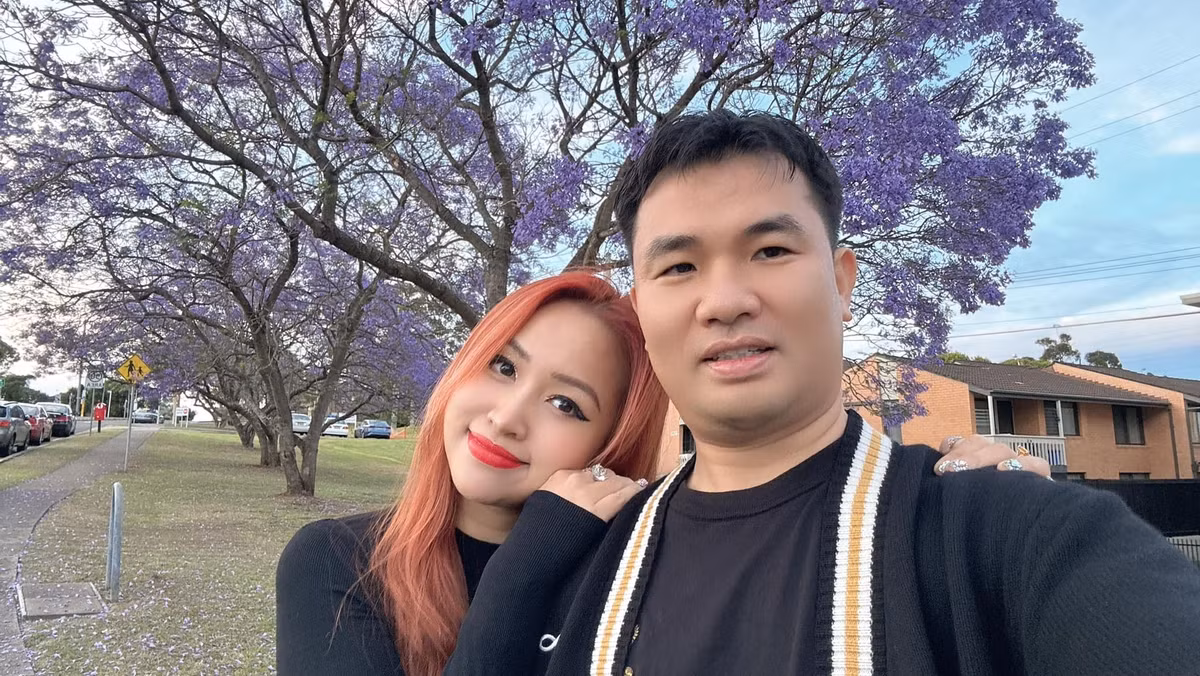 Tham gia hai phần Nhật ký Vàng Anh, Vân Hugo sau đó được biết đến nhiều trong vai trò MC. Trước khi tìm được hạnh phúc hiện tại, nữ diễn viên trải qua nhiều biến cố, từ việc kết hôn ở tuổi 23, ly hôn sau 4 năm chung sống và nuôi con một mình. Cô còn chống chọi nhiều căn bệnh như nhược thị, viêm xơ thanh quản.