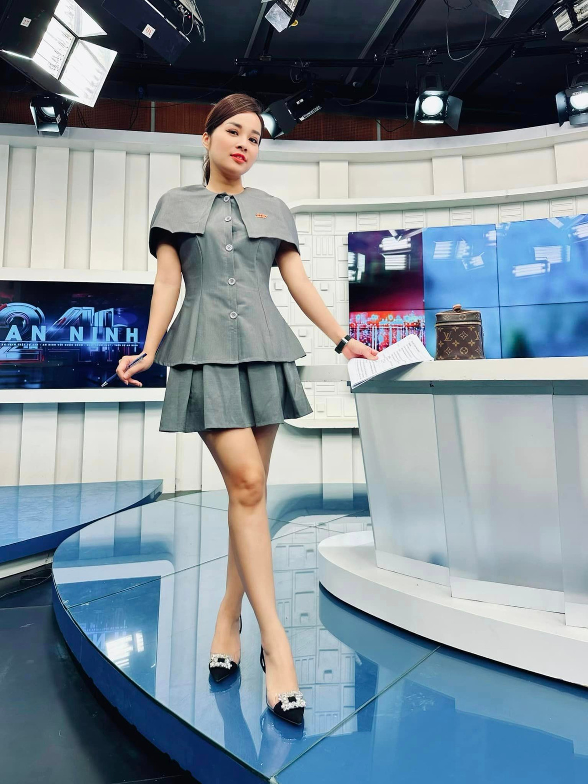 Minh Hương đảm nhận vai nữ chính Vàng Anh trong Nhật ký Vàng Anh phần đầu. Sau thời gian làm diễn viên, cô chuyển hướng sang nghề MC, biên tập viên chuyên nghiệp.