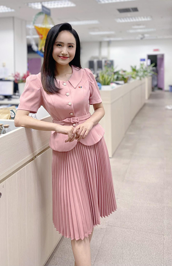 Ngoài mang lại vẻ đẹp hình thể, việc tập luyện với Xuân Anh còn giúp có được sức khoẻ dẻo dai để phục vụ công việc, tác nghiệp hậu trường khi thời tiết nắng nóng hay mưa lũ.