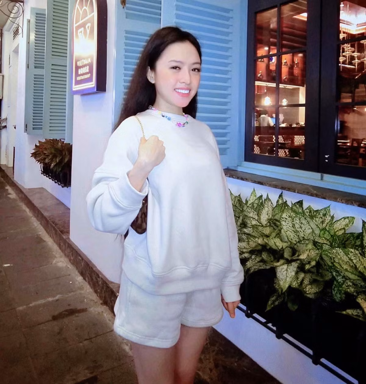 Ve ra mat, co gai bi phan doi, vai nam sau me chong ung ho