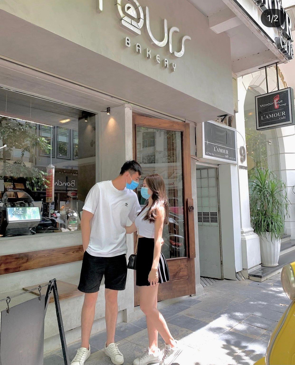 Khác với bạn trai liên tục cập nhật hình ảnh hạnh phúc của cả hai, Hà Dương không công khai trang cá nhân và thông tin của mình. Tất cả những bức ảnh của người đẹp đều chỉ được chia sẻ trên trang cá nhân của Văn Chuẩn.