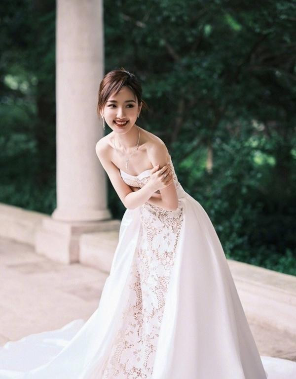 Doi tu my nhan 'Chan Hoan Truyen': Cha ruong bo, nguoi yeu lua