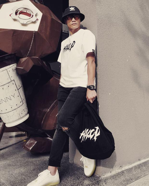 Hiện tại Bùi Tiến Dũng đang là chủ một cửa hàng thời trang nam nằm ngay Quận 1, TP.HCM. Quế Ngọc Hải