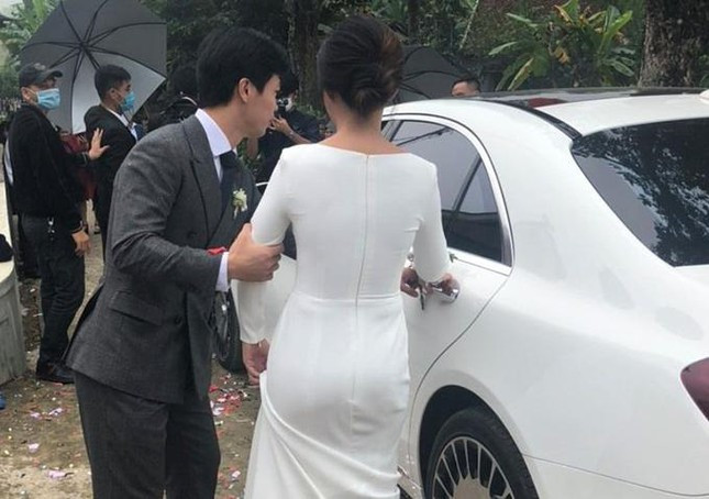 Tuy chưa từng công khai những tài sản mình sở hữu nhưng mỗi lần xuất hiện, Công Phượng đều khiến netizen choáng ngợp bởi sự giàu có của mình.