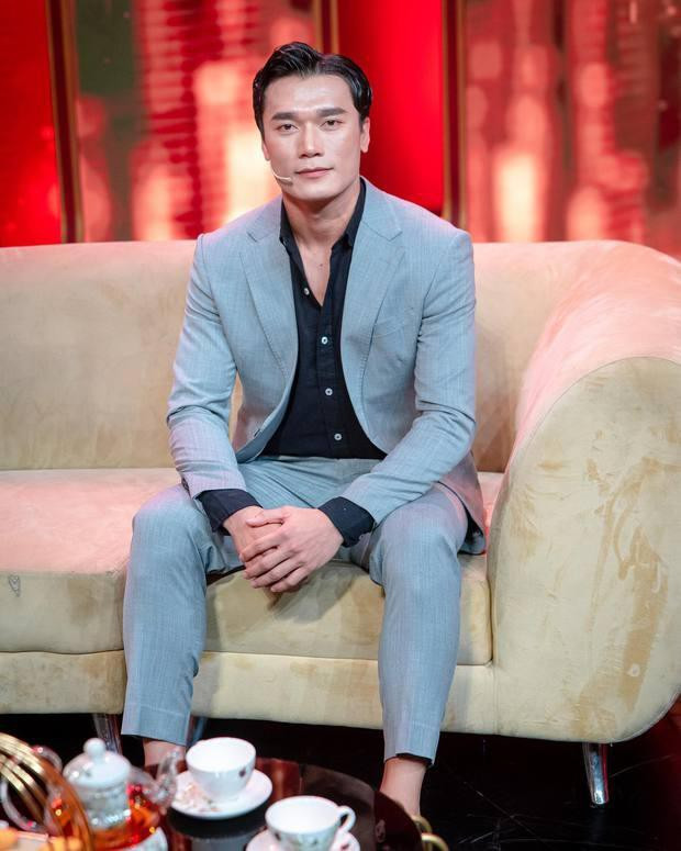 Bùi Tiến Dũng nổi tiếng về thú chơi xe cộ khi anh đổi siêu xe liên tục.