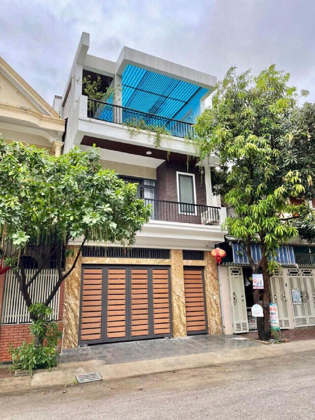 Đầu năm 2021, anh khiến nhiều người trầm trồ khi khoe căn nhà 3 tầng rộng 100m2 mới hoàn thiện tại quê nhà.