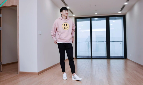 Ở tuổi 22, Văn Hậu đã sở hữu xe sang, nhà riêng, cùng hàng loạt thành công lớn nhỏ trong sự nghiệp cầu thủ.