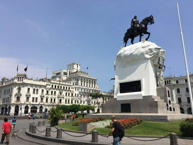 Thủ đô Lima của Peru có biệt danh "thành phố của những vị vua" (La Ciudad de los Reyes). Đây là tên chính thức đầu tiên do nhà thám hiểm Francisco Pizarro lựa chọn, xuất phát từ việc Lima được ông sáng lập trong một kỳ nghỉ lễ quan trọng của người Công giáo, có tên Epiphany, tức "Ngày của ba vị vua".