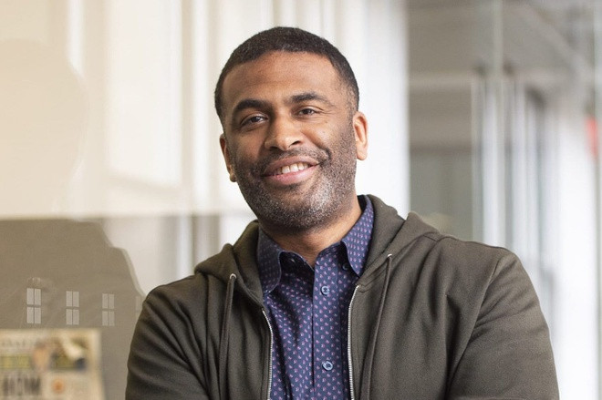 Giữ vị trí Phó chủ tịch Truyền thông Doanh nghiệp, Marc Johnso lãnh đạo đội ngũ với hơn 100 nhân viên nhằm truyền tải đúng thông điệp mong muốn đến người dùng, chịu trách nhiệm cho thông cáo báo chí và nội dung đăng trên trang mạng xã hội của Facebook. Johnson cũng giám sát các nhóm sáng tạo, bao gồm thiết kế đồ họa cho những sự kiện như Facebook Connect. Ảnh: Observer.