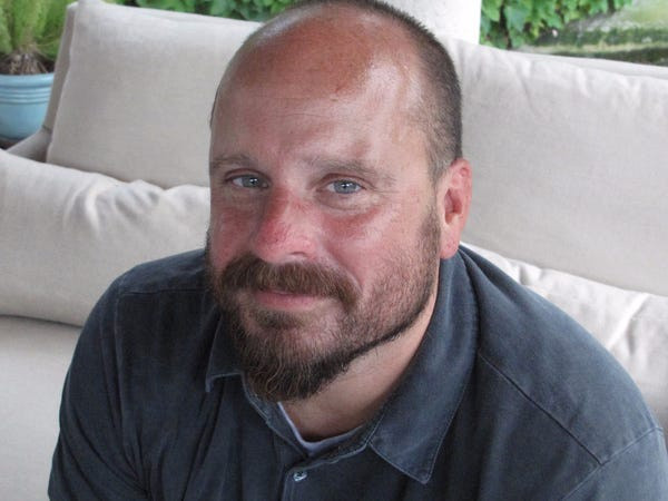 Michael Kirkland, Phó chủ tịch Truyền thông Công nghệ được xem là nhân vật quan trọng khi Facebook chuyển hướng sang metaverse (vũ trụ ảo). Theo Business Insider, Kirkland thường xuyên làm việc với Roberta Thomson, trưởng nhóm truyền thông sản phẩm và Ha Thai, trưởng nhóm truyền thông của Facebook Reality Labs. Gia nhập từ năm 2011, ông đang là phó chủ tịch lâu năm nhất trong mảng PR của Facebook. Ảnh: Michael Kirkland.