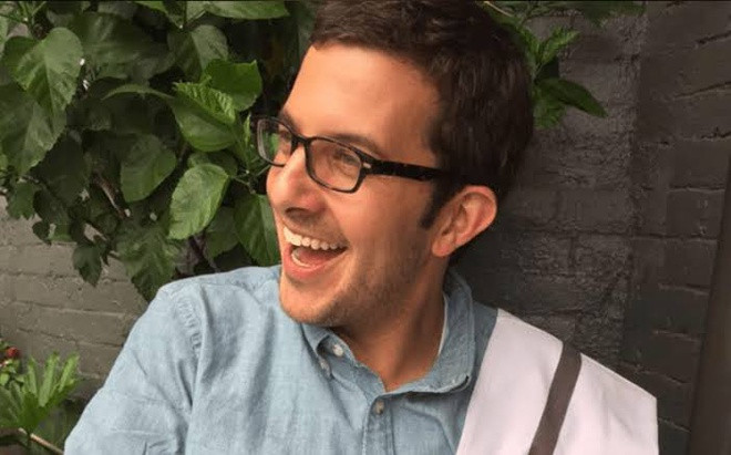 Andy Stone, Giám đốc Chính sách Truyền thông là một trong những nhân vật khiến Facebook gặp khủng hoảng. Trên Twitter, ông thường xuyên đôi co với phóng viên và hạ thấp vai trò của Haugen, người tố cáo Facebook trước Thượng viện Mỹ. Dù vậy, một số phóng viên công nghệ cho biết tính cách ngoài đời của Stone khác với những phát ngôn thường thấy của ông trên Internet. Ảnh: GoldscopeFeed.