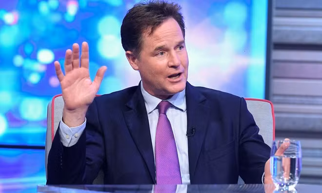 Nick Clegg là Phó chủ tịch Các vấn đề Toàn cầu. Ông từng tham gia phỏng vấn, bày tỏ quan điểm phản bác loạt bài The Facebook Files của WSJ. Theo Business Insider, Clegg tham gia họp giao ban mỗi ngày để nắm bắt những vấn đề liên quan đến tin giả, minh bạch trong quảng cáo chính trị trước cuộc bầu cử tổng thống Mỹ năm 2020. Ông cũng có hiểu biết rộng về các vấn đề tại châu Âu, khu vực thường đưa ra đề xuất, quy định gắt gao với các công ty công nghệ. Ảnh: The Guardian.