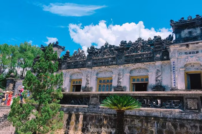 Cùng với các di tích nổi tiếng khác trong quần thể di tích Cố đô Huế, lăng Khải Định đã được UNESCO công nhận là Di sản văn hóa thế giới vào năm 1993.