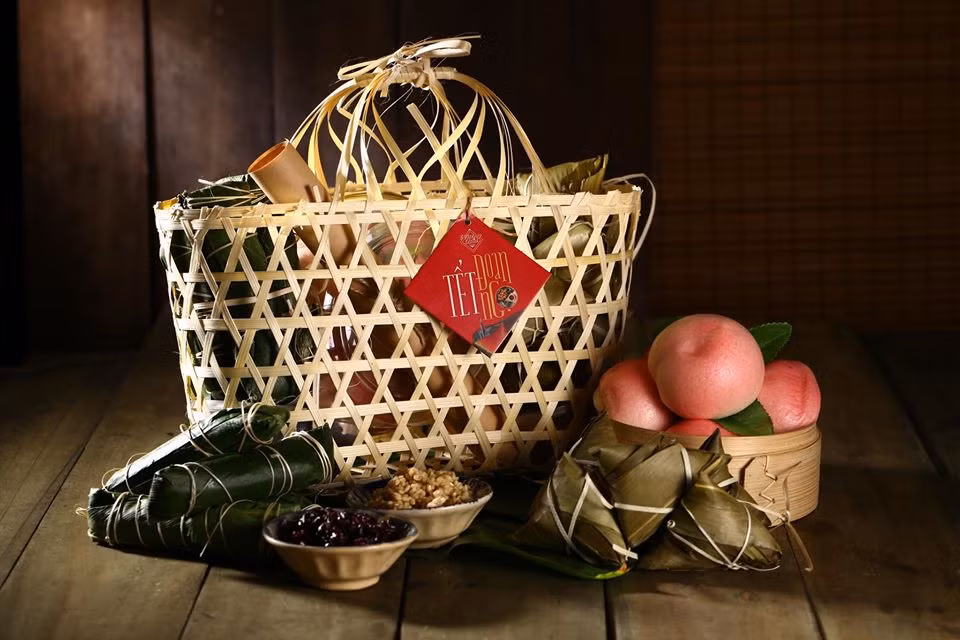  Tháng 5 âm lịch. Những người sinh vào tháng 5 âm lịch có cá tính mạnh mẽ, kiên định và không ngừng nỗ lực trong cuộc sống để tìm kiếm cơ hội đổi đời. Bất kể họ xuất thân trong hoàn cảnh thế nào, họ vẫn luôn tự nhủ phải nỗ lực và cố gắng hết mình để thay đổi cuộc sống, giúp bản thân và gia đình đủ đầy mọi thứ.