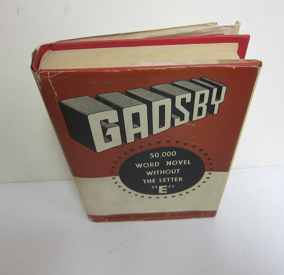 Do đó, mãi hai năm sau khi hoàn thành, tác phẩm mới đến được với công chúng khi ông tìm tới các nhà xuất bản nhỏ, mới thành lập. Nhưng khó khăn vẫn chưa dừng lại khi nhà kho của đơn vị này bị cháy khiến các bản in gần như bị thiêu rụi. Tác giả Wright cũng qua đời sau đó hai tháng. 