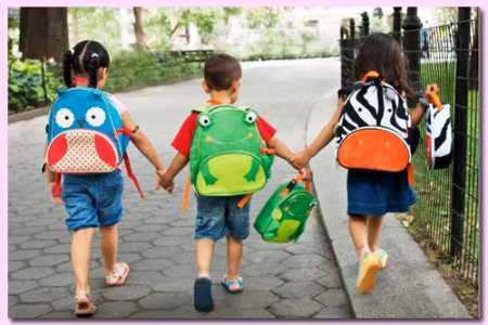 4 - 11 tuổi là giai đoạn trẻ hoạt động thể lực lẫn trí tuệ mạnh mẽ để khám phá những bài học đầu đời