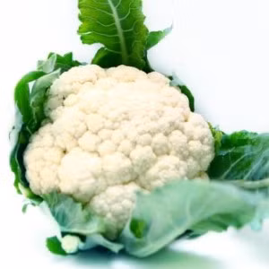 Súp lơ trắng Một bát súp lơ trắng chứa 46,4 mg vitamin C và 16 microgram vitamin K, những yếu tố đó đã khiến súp lơ trắng trở thành một trong những loại thực phẩm thân thiện với não bộ.