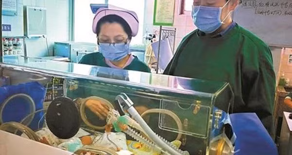 Be gai vua sinh da toa huong thom, BS noi: Benh nang chu khong dua