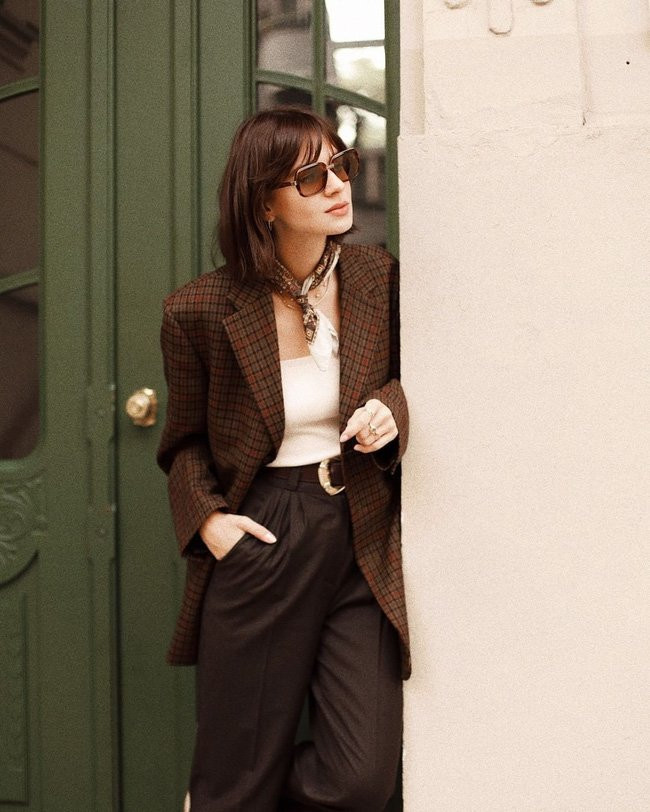 Gai Phap chi can 3 mau blazer nay da phong cach suot mua se lanh