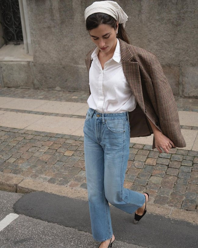 Gai Phap chi can 3 mau blazer nay da phong cach suot mua se lanh-Hinh-3